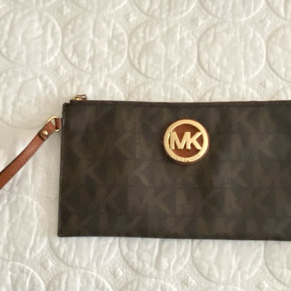 Michael Kors purse wristlet - Picture 4 of 4